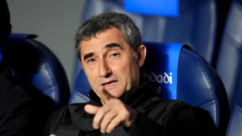 فالفيردي يثير الجدل بتصريح مفاجئ حول عدم طرد كوبارسي في مباراة برشلونة