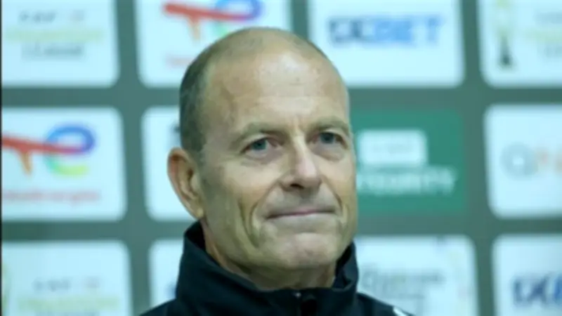 توروب يؤجل قرار حارس الأهلي أمام طلائع الجيش وسط انقسامات داخل الجهاز الفني