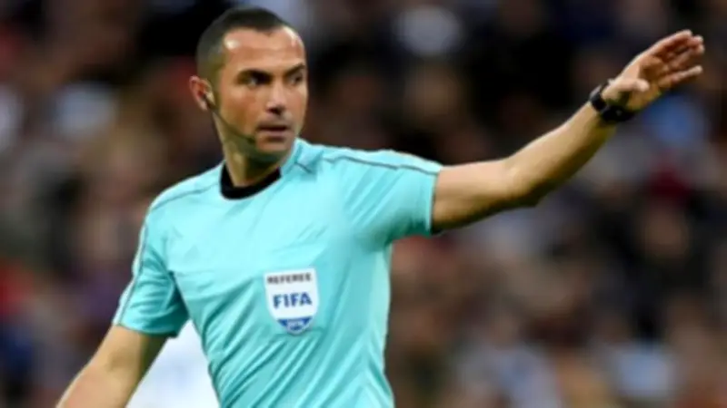 يويفا يعلن تعيين الإيطالي ماركو جويدا حكماً لمباراة برشلونة ونيوكاسل في دوري الأبطال