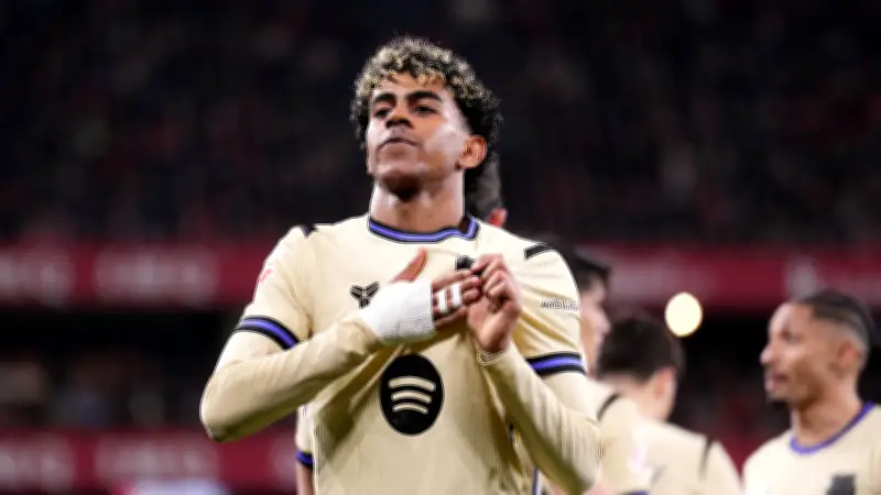 كواليس خفية في انتصار برشلونة على أتلتيك بيلباو: موقف طريف لعائلة يامال وتغيير القيادة