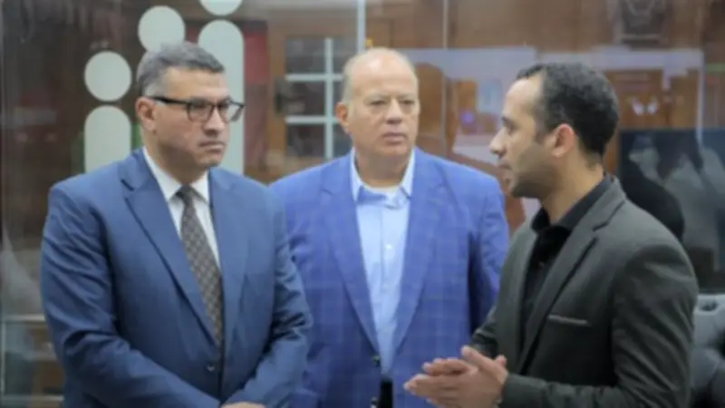 محافظ قنا يوجه بتعزيز الرقابة على الأسواق وضبط الأسعار في اجتماع طارئ