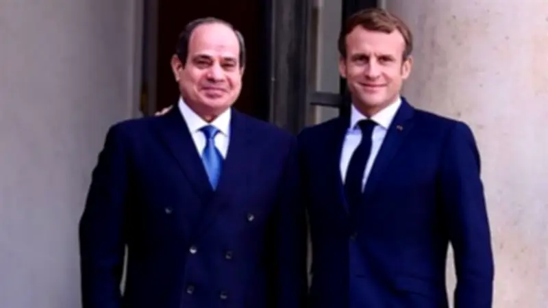 السيسي وماكرون يؤكدان على ضرورة الحلول السلمية للأزمات وتجنب تصعيد التوتر في الشرق الأوسط