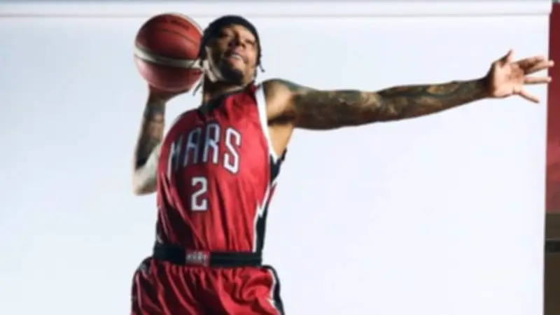 الأهلي يعلن تعاقده مع الأمريكي زاك لوفتون لتدعيم فريق السلة حتى نهاية الموسم