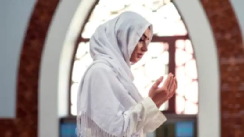 أمين الفتوى يوضح حكم الصيام عند نزول الدم بعد الطهر أثناء الحيض