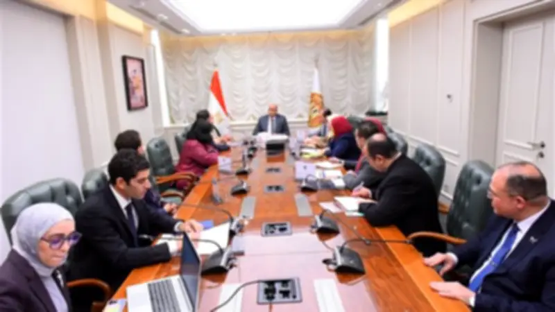 وزير العمل يلتقي وفد شركة "شغلني" برئاسة نجيب ساويرس لتعزيز الشراكة في التدريب والتشغيل