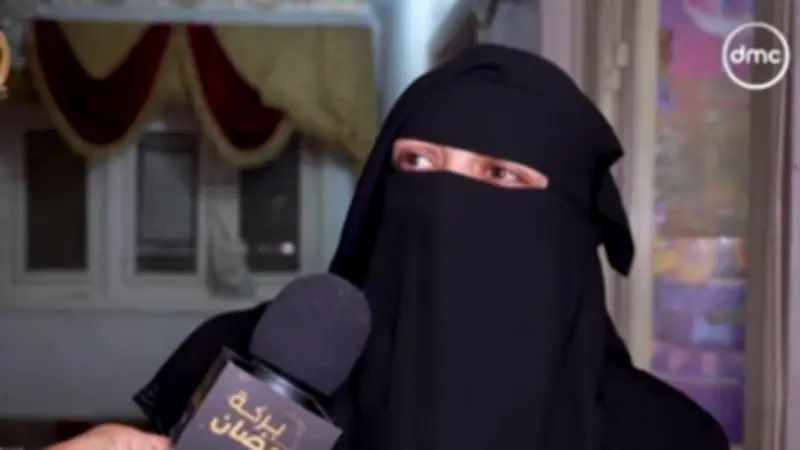 برنامج "بركة رمضان" يفاجئ أم ياسين برحلة عمرة بعد وفاة والدتها