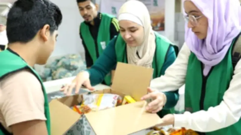 بصيرة تواصل دمج المكفوفين في تعبئة كراتين رمضان للعام السابع على التوالي