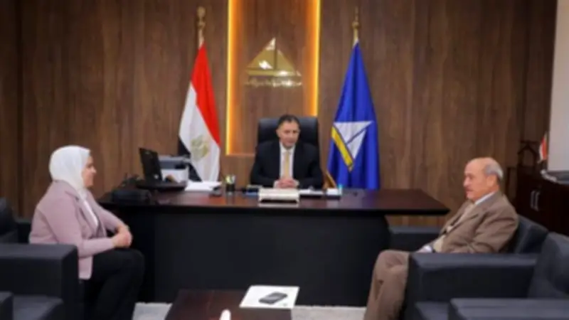 محافظ دمياط يبحث مع حماية المستهلك تكثيف الرقابة على الأسواق ومنع الاحتكار