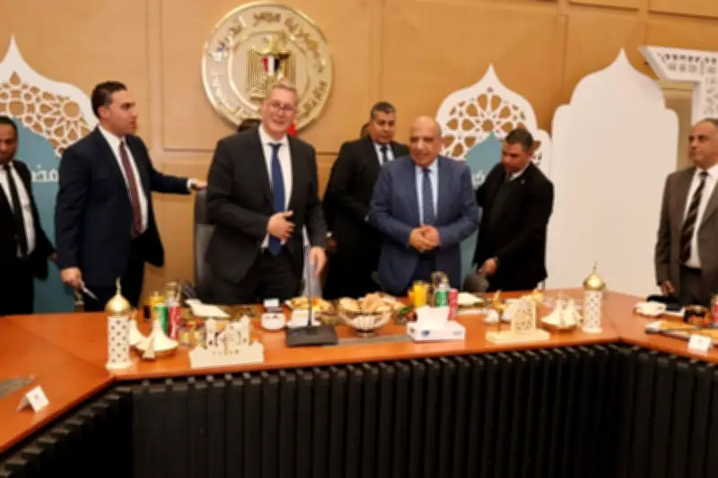 وزير الكهرباء يؤكد التنسيق مع البترول لتأمين التغذية الكهربائية للمنشآت الحيوية