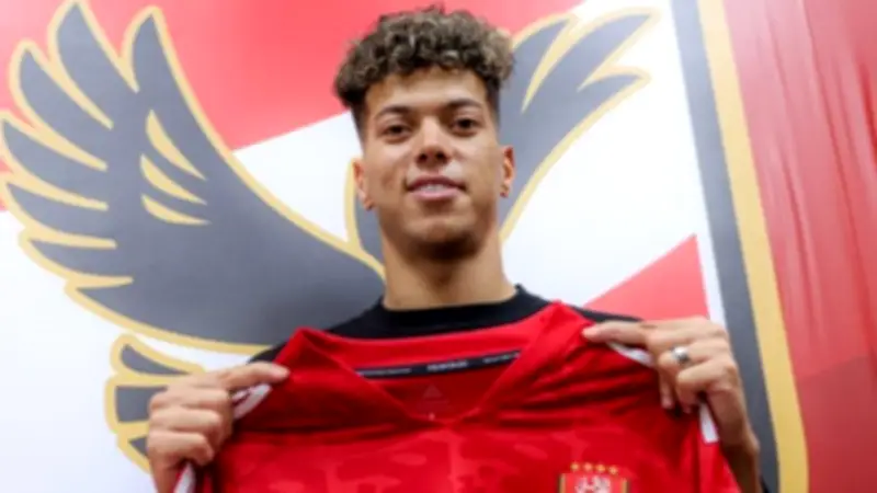 تقديرًا لالتزامه.. الأهلي يخصم غرامة إمام عاشور على شهرين بدلاً من شهر