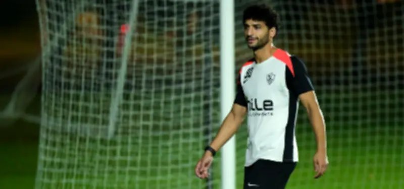 لاعبو الزمالك يحتفلون بعيد ميلاد عمروناصر في التدريبات استعداداً للمواجهة