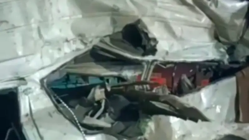 تصادم قطار مع أتوبيس في مزلقان الهوارية ببرج العرب دون إصابات