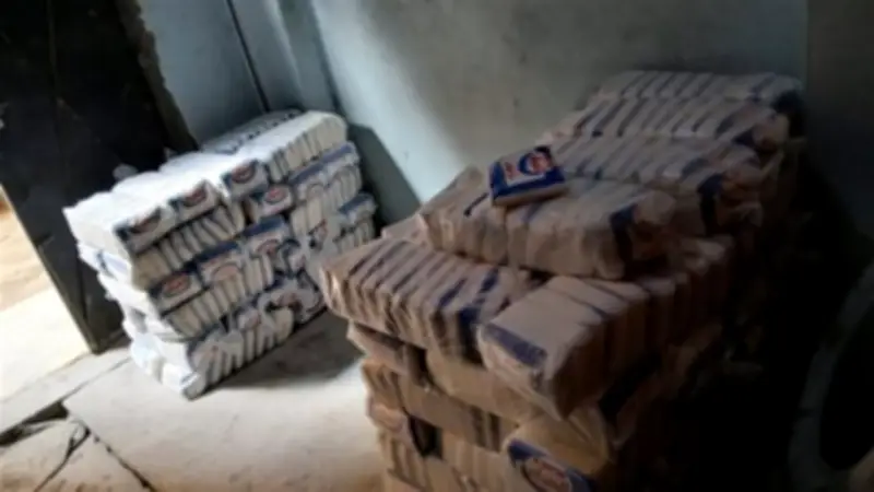 ضبط مصنع في العمرانية يخلط السكر بالدقيق ويطرحه في الأسواق بشكل غير قانوني