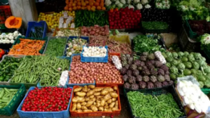 قفزة حادة في أسعار الخضار: الطماطم والليمون يرتفعان بشكل ملحوظ في سوق العبور