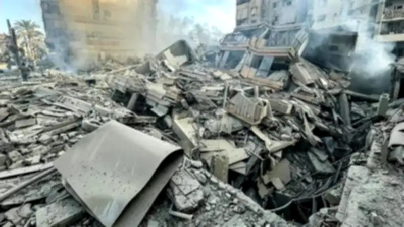 إيران تطلق صاروخاً عنقودياً على وسط إسرائيل وتتسبب في إصابات متعددة