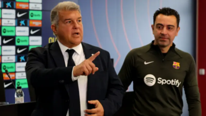 ميسي يحسم الجدل: الحقيقة بين رواية تشافي وولابورتا حول مستقبله