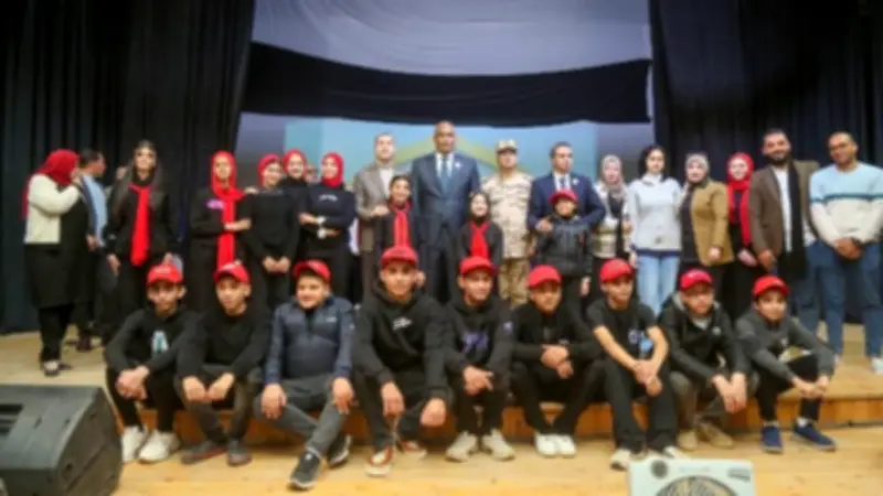 محافظ كفر الشيخ ونائبه يشهدان احتفالية يوم الشهيد بالمسرح المدرسي | صور