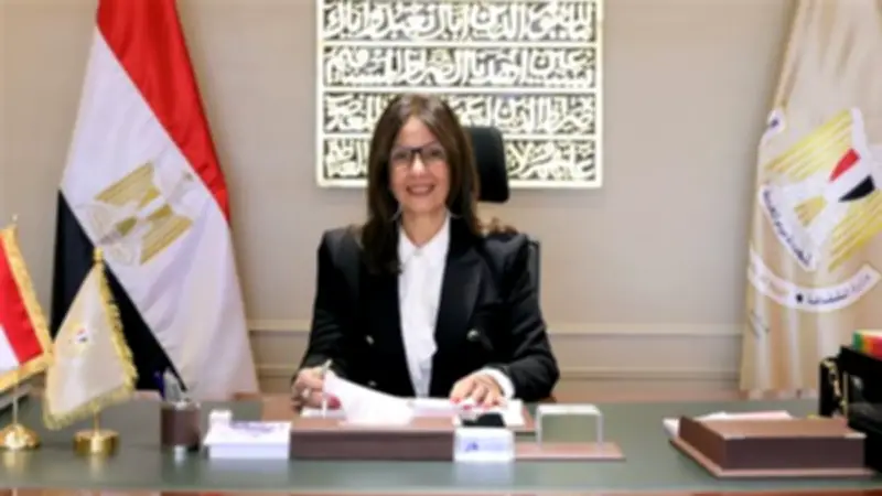 وزيرة الثقافة تؤكد على توثيق بطولات شهداء مصر لتعريف الأجيال الجديدة بتضحياتهم