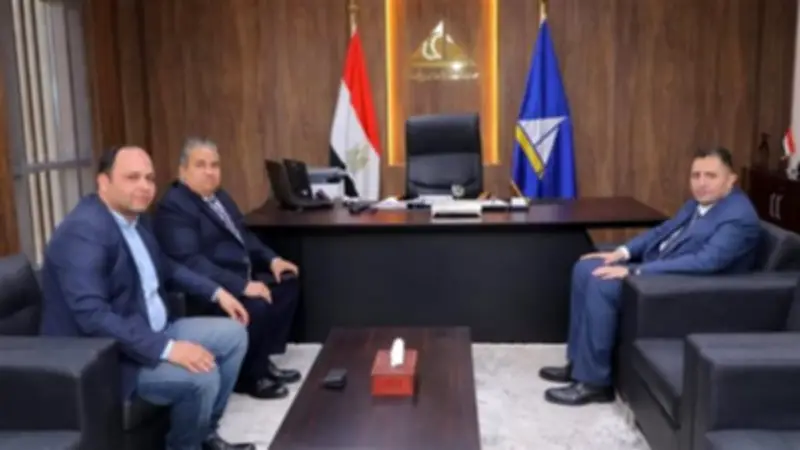 محافظ دمياط يبحث مع وفد التعبئة والإحصاء تعزيز التعاون لرسم سياسات تنموية دقيقة