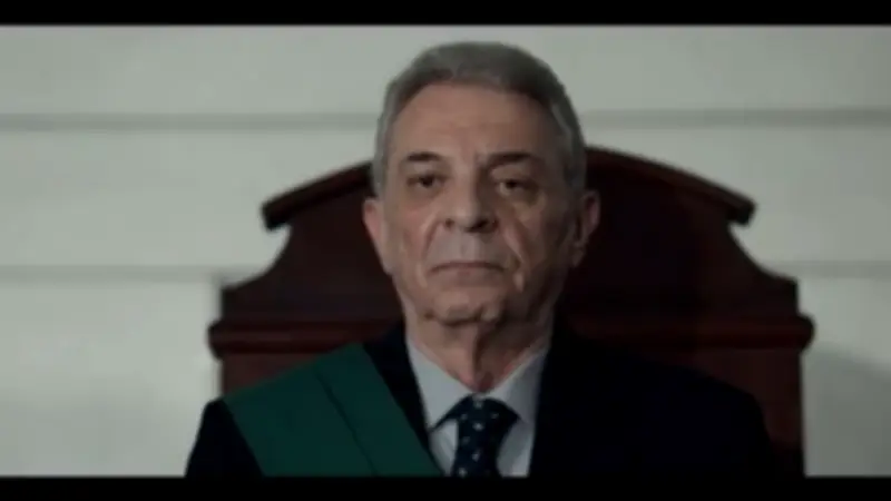 ترامب يعلن تفكيره في السيطرة على مضيق هرمز ويوجه رسائل حادة لإيران