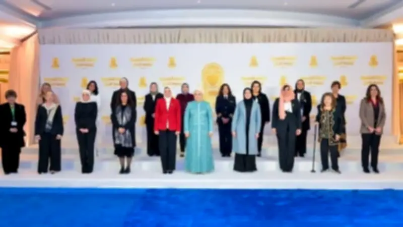 قرينة الرئيس تكرم ملهمات مصر في احتفالية المرأة الميقونة بالنجاح