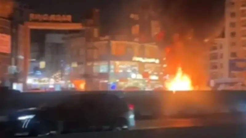 حريق لوحة إعلانية على الطريق الدائري يودي بحياة طفلة بسبب إشعال النار للتدفئة