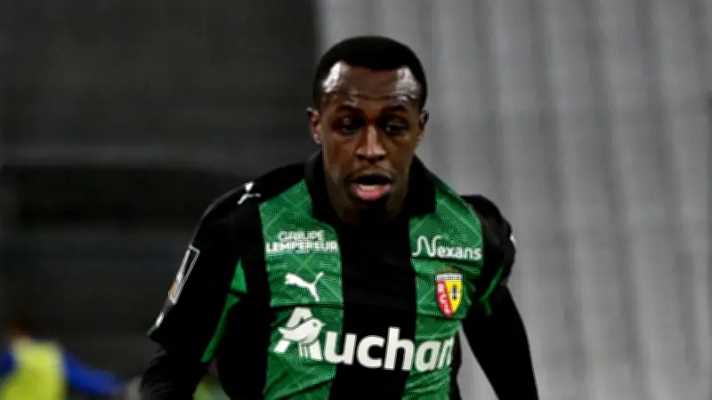 وكيل سعود عبد الحميد ينفي مفاوضات النصر ويؤكد تركيز اللاعب على لانس الفرنسي