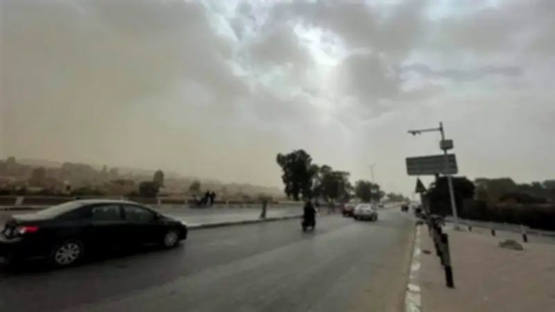 الأرصاد الجوية تعلن عن طقس دافئ نهارًا وبارد ليلًا مع رياح نشطة على أغلب الأنحاء