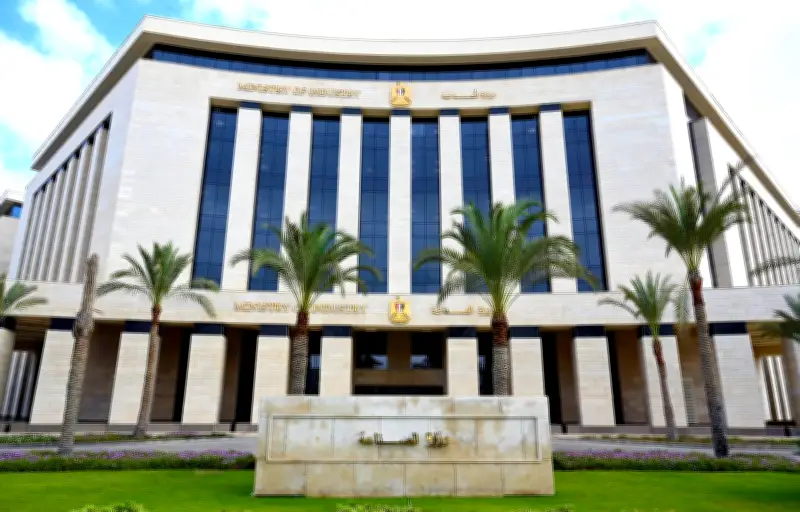 وزير الصناعة يصدر قراراً بتعديل ضوابط التصرف في الأراضي والمنشآت الصناعية
