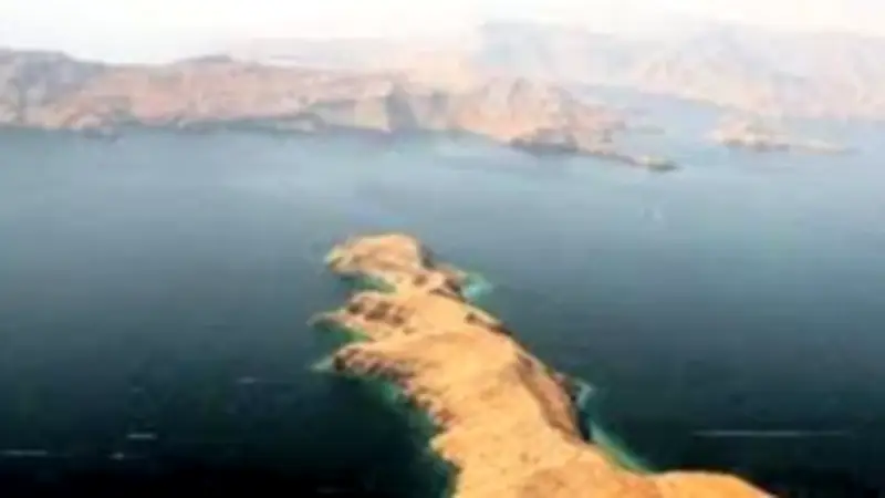 إيران تؤكد: مضيق هرمز مورد استراتيجي ونستفيد منه في الحرب