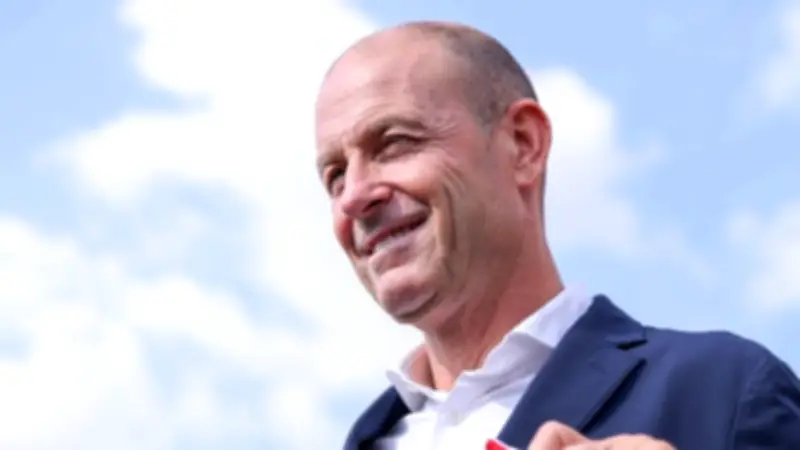 جلسة طارئة بين الخطيب وتوروب لبحث هزيمة الأهلي أمام طلائع الجيش