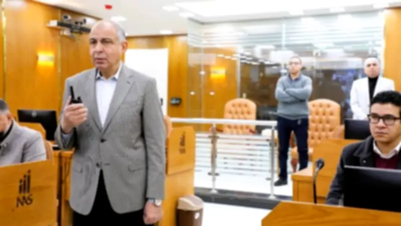 محافظ المنيا يتفقد مركز السيطرة لمتابعة الالتزام بتعريفة الركوب الجديدة