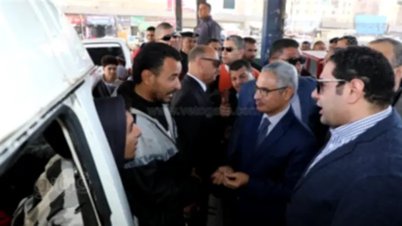 محافظ بني سويف يتفقد المواقف ومحطات الوقود لضمان تطبيق التعريفة الجديدة