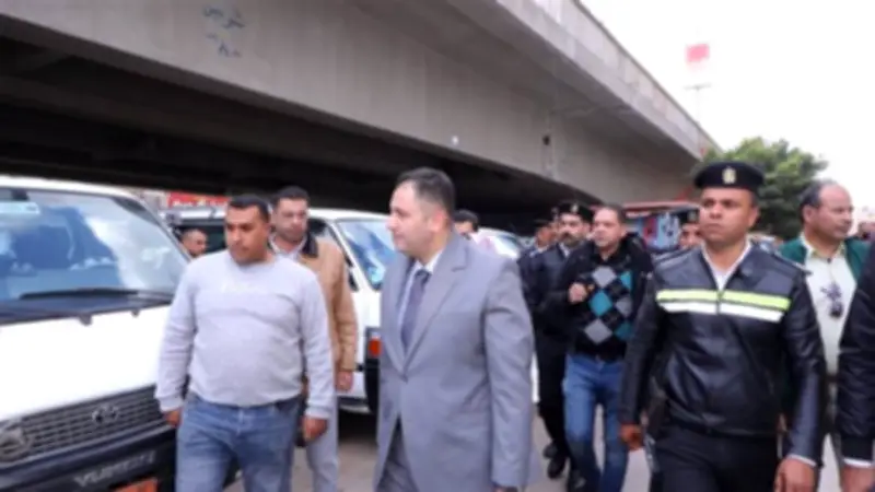 محافظ دمياط يتفقد مواقف السيرفيس لضبط تعريفة الركوب الجديدة بعد قرار رفع أسعار البنزين