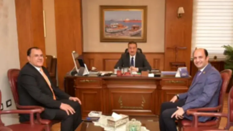 محافظ بورسعيد يستقبل مدير فرع الرعاية الصحية الجديد ويؤكد دعم الخدمات الطبية