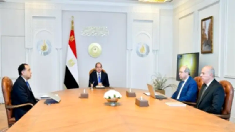 الرئيس السيسي يتابع تأثير الحرب الإقليمية على شركات الطيران والحركة الجوية في مصر