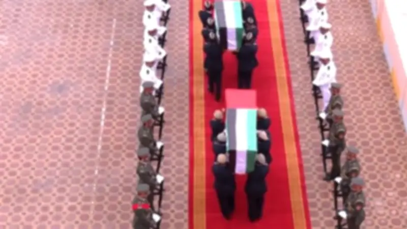 الإمارات تشيّع طيارين في جنازة عسكرية بعد سقوط طائرة عمودية بسبب عطل فني