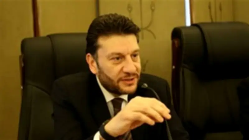 مساعد وزير المالية الأسبق يطالب بحزمة تمويل عاجلة لاستيراد القمح والدواء والوقود