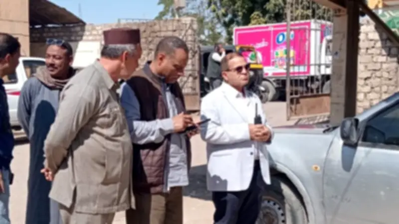 رئيس مدينة إسنا يتفقد تطبيق تعريفة الركوب الجديدة بعد زيادة أسعار البنزين