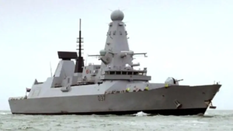 عاجل: المدمرة البريطانية دراجون تتحرك باتجاه البحر المتوسط وسط تصاعد التوتر