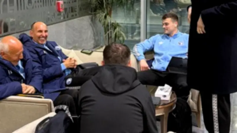 بعثة بيراميدز تصل مطار القاهرة قبل التوجه إلى المغرب لمواجهة الجيش الملكي