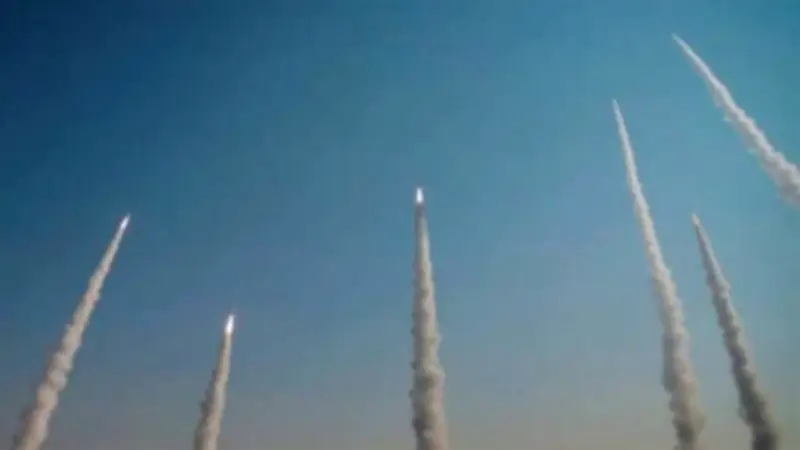 جزيرة خارك الإيرانية: ورقة ترامب الاستراتيجية لقلب موازين الحرب مع طهران