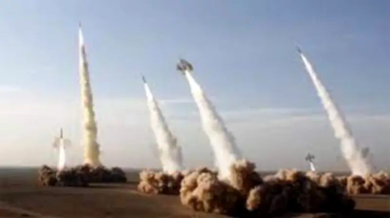 الدفاع السعودية تعترض صواريخ باليستية ومسيرات تستهدف قاعدة الأمير سلطان الجوية