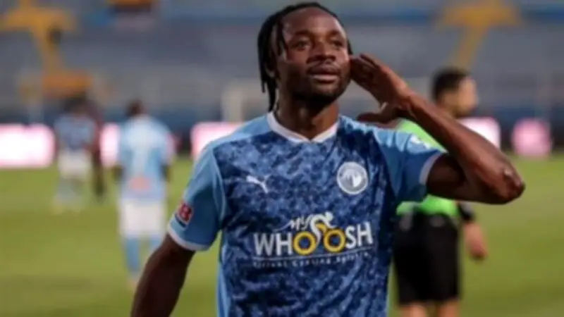 بيراميدز يمدد عقد الكونغولي فيستون ماييلي لموسمين إضافيين