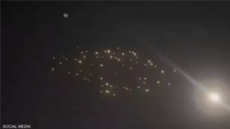 وسائل إعلام إسرائيلية: صافرات الإنذار تدوي في تل أبيب والجليل بعد هجوم صاروخي إيراني