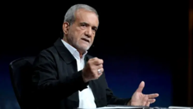 بزشكيان يؤكد: إيران لا تريد صراعًا مع الجوار واستهداف القواعد الأمريكية حق مشروع