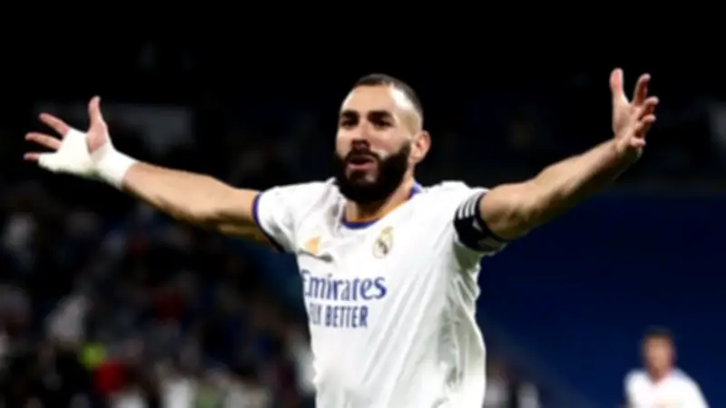 بنزيما يتصدر هدافي مواجهات ريال مدريد ومانشستر سيتي قبل قمة دوري الأبطال