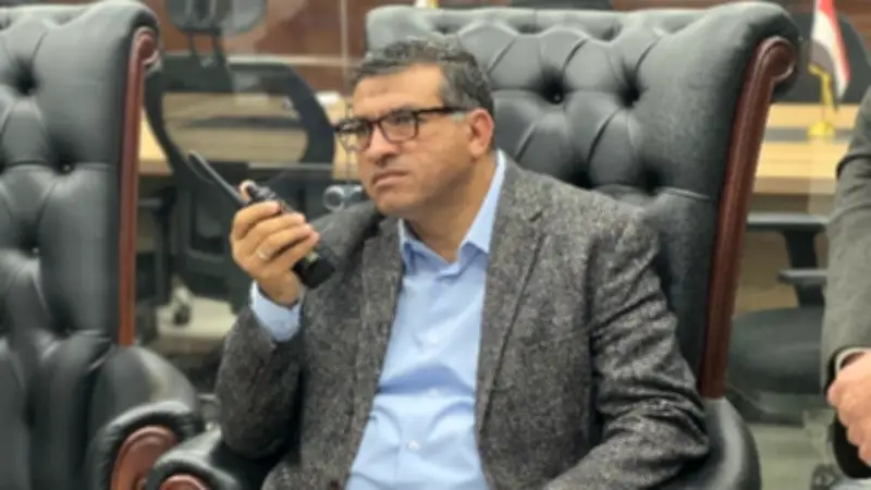 محافظ قنا يتفقد منظومة توزيع أسطوانات البوتاجاز عبر مركز الطوارئ الوطني