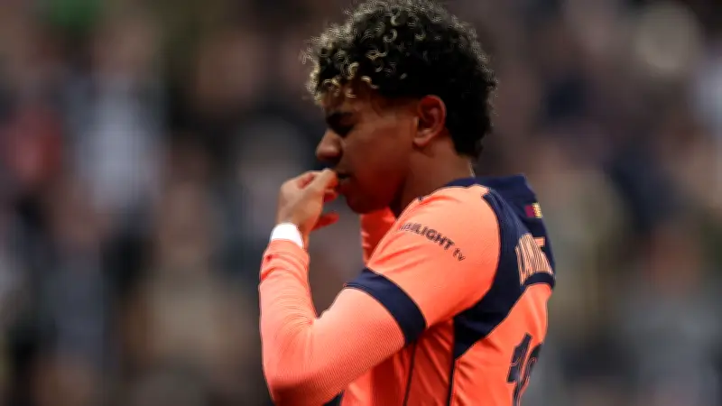 لامين يامال يثير الجدل باحتفاله الغامض بعد تعادل برشلونة مع نيوكاسل