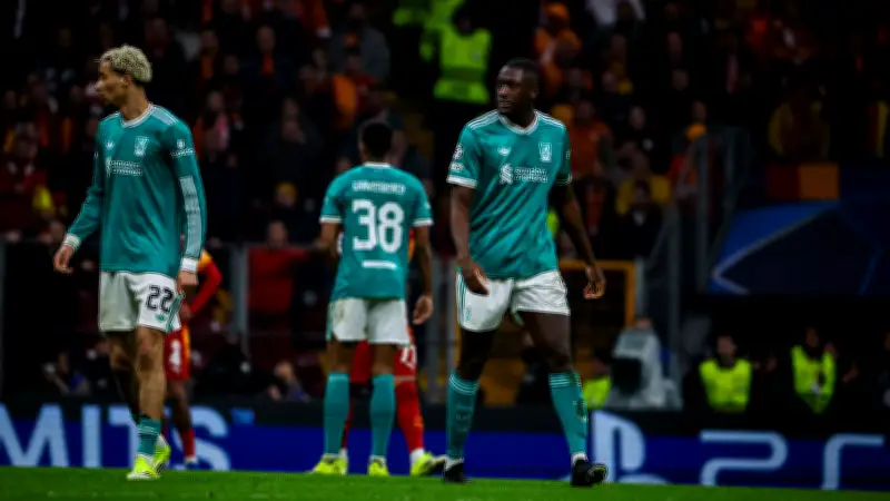 كاراجر يحذر سلوت من الإقالة بعد خسارة ليفربول المقلقة أمام جالطة سراي في دوري الأبطال